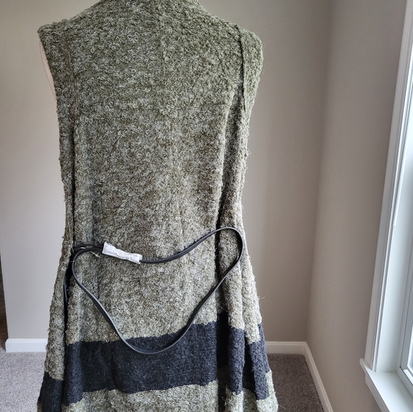 Ryu Taupe/Gray and Black Boucle Knit Snap/Belted Sweater Vest (Size M) - Picture 10 of 16